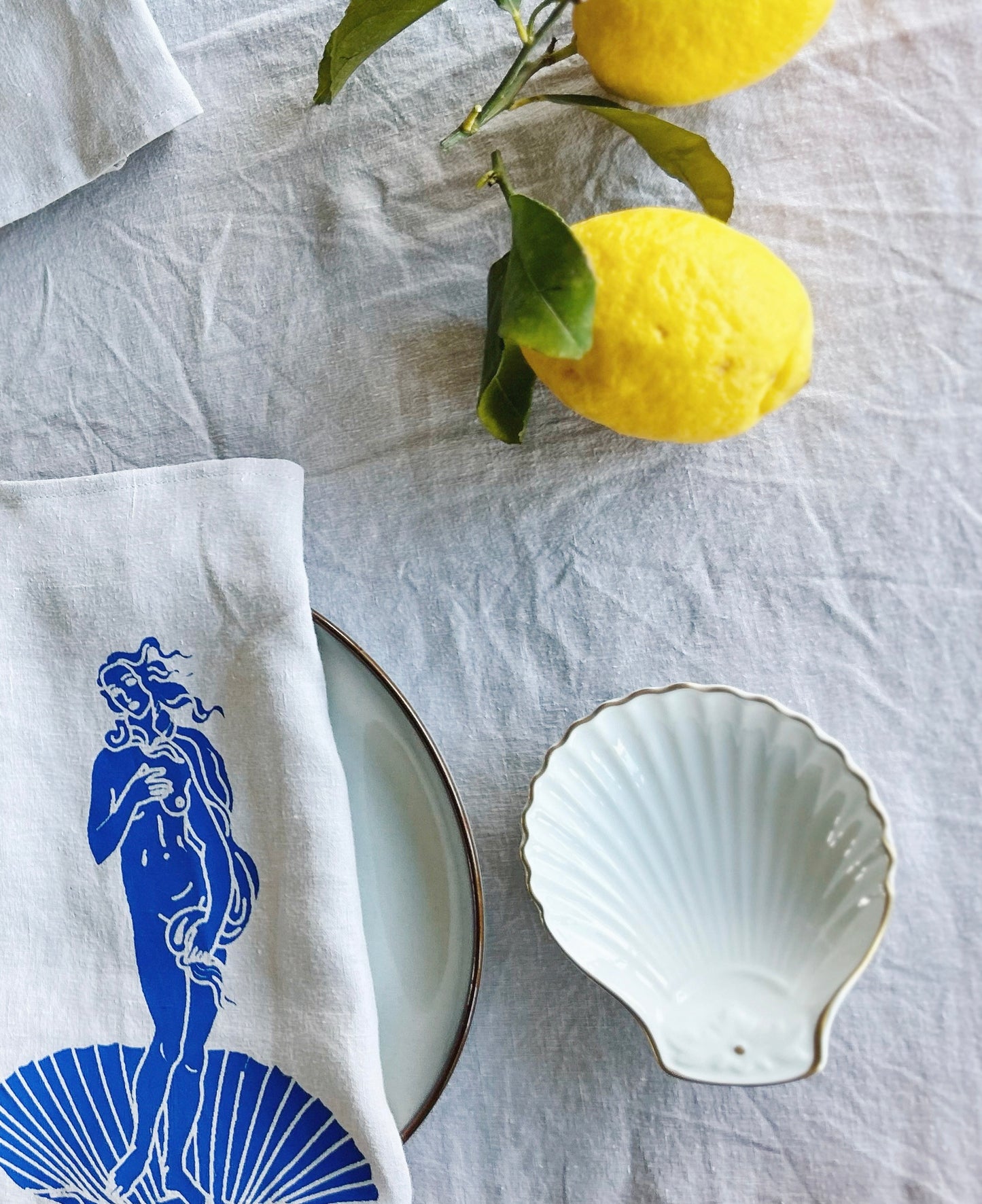 VINTAGE SCALLOP SERVING SNACK BOWL