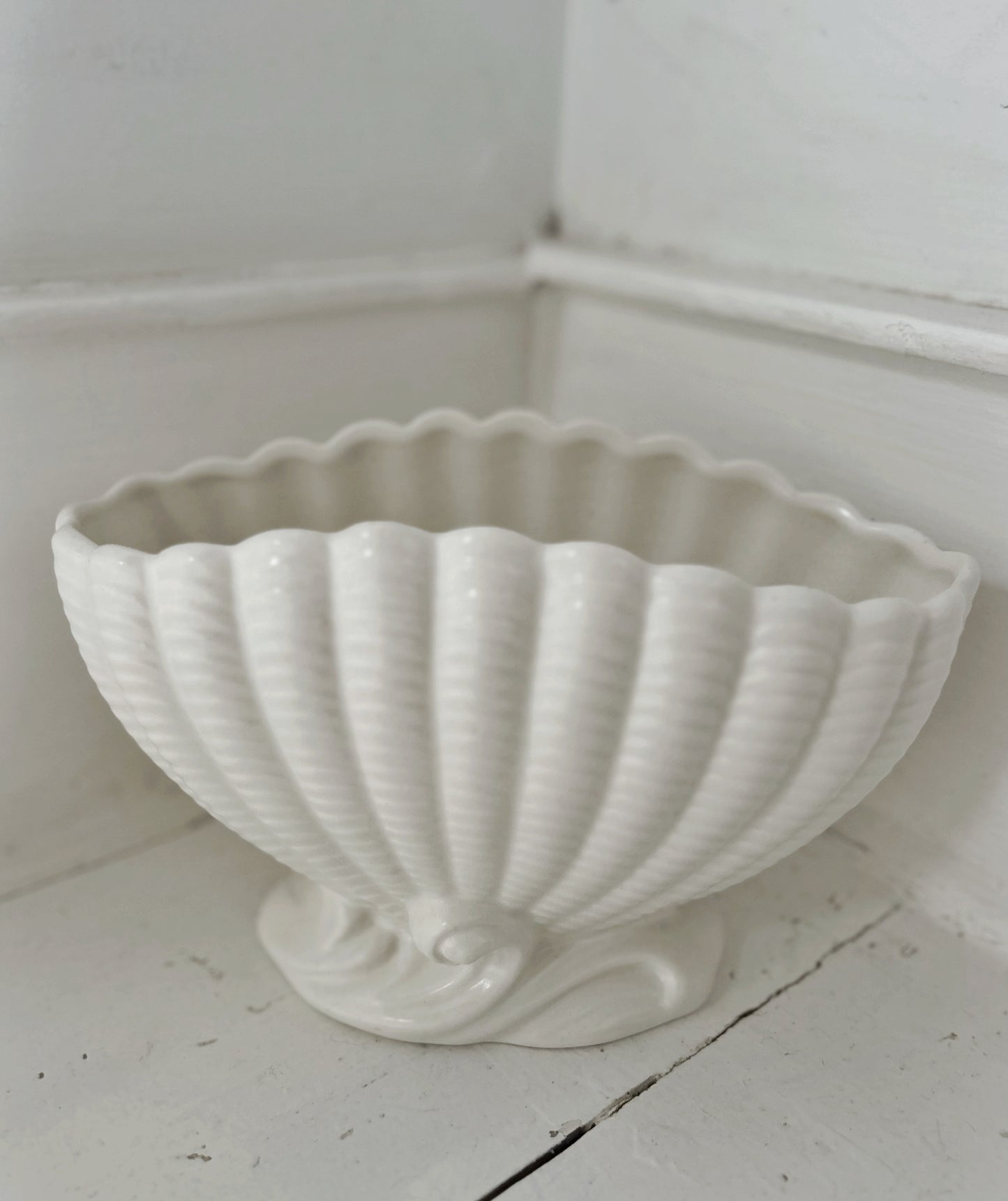 VINTAGE SHELL JARDINIERE PLANTER